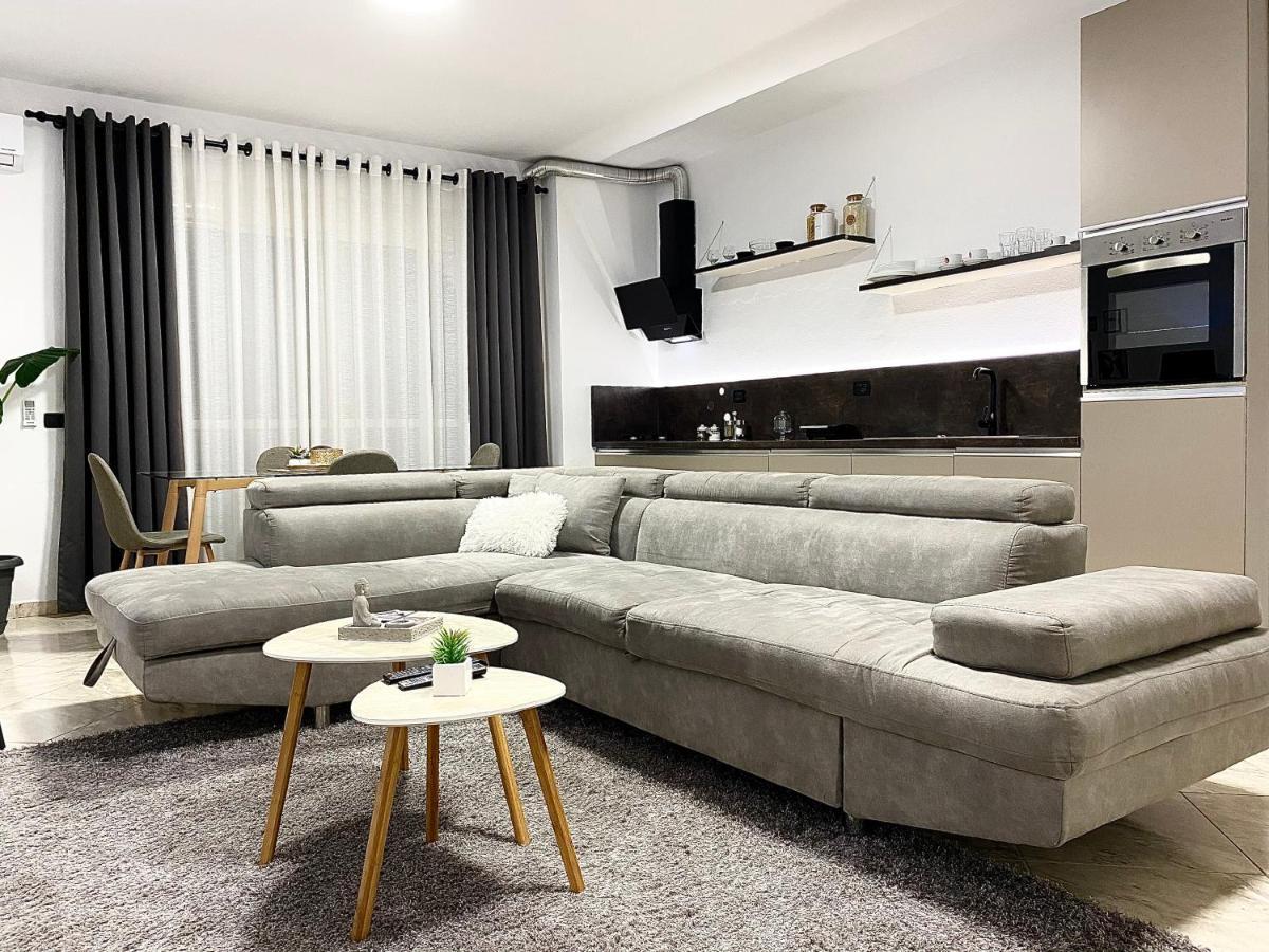 Luxury Apartments In City Center Дуррес Екстер'єр фото