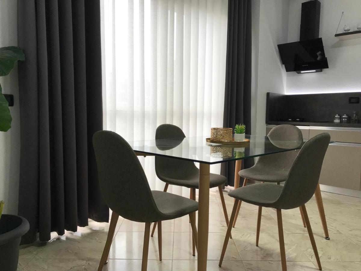 Luxury Apartments In City Center Дуррес Екстер'єр фото