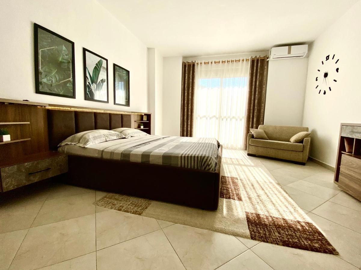 Luxury Apartments In City Center Дуррес Екстер'єр фото