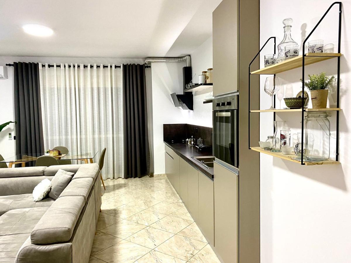Luxury Apartments In City Center Дуррес Екстер'єр фото
