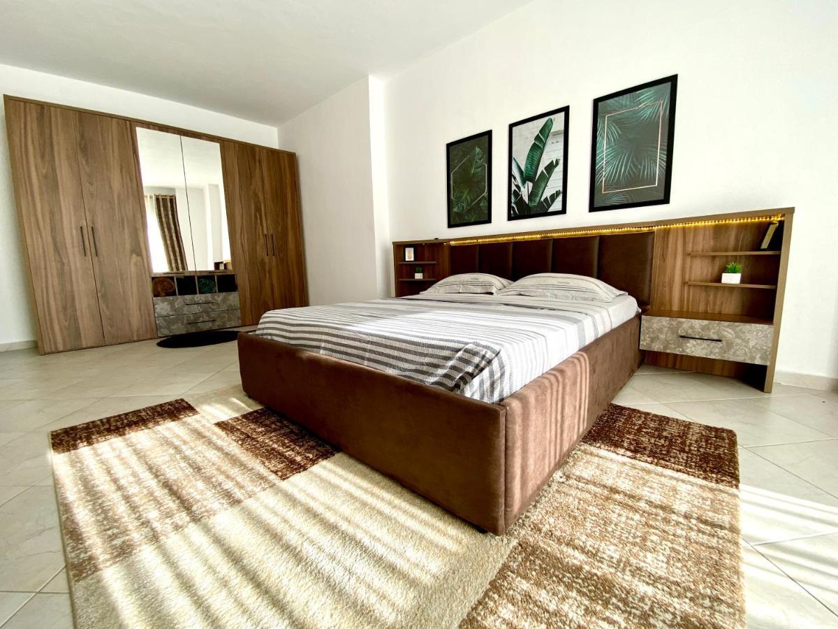 Luxury Apartments In City Center Дуррес Екстер'єр фото