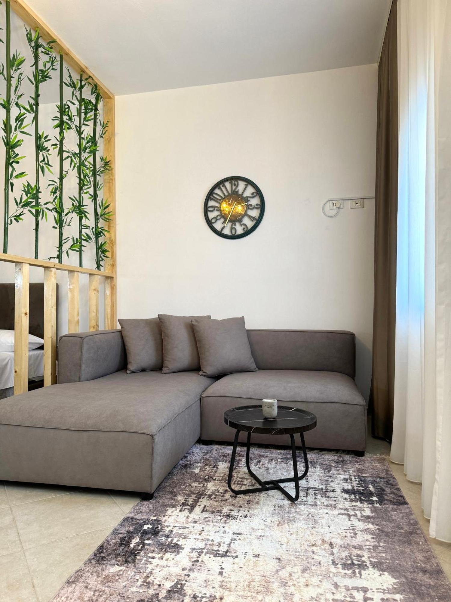 Luxury Apartments In City Center Дуррес Екстер'єр фото