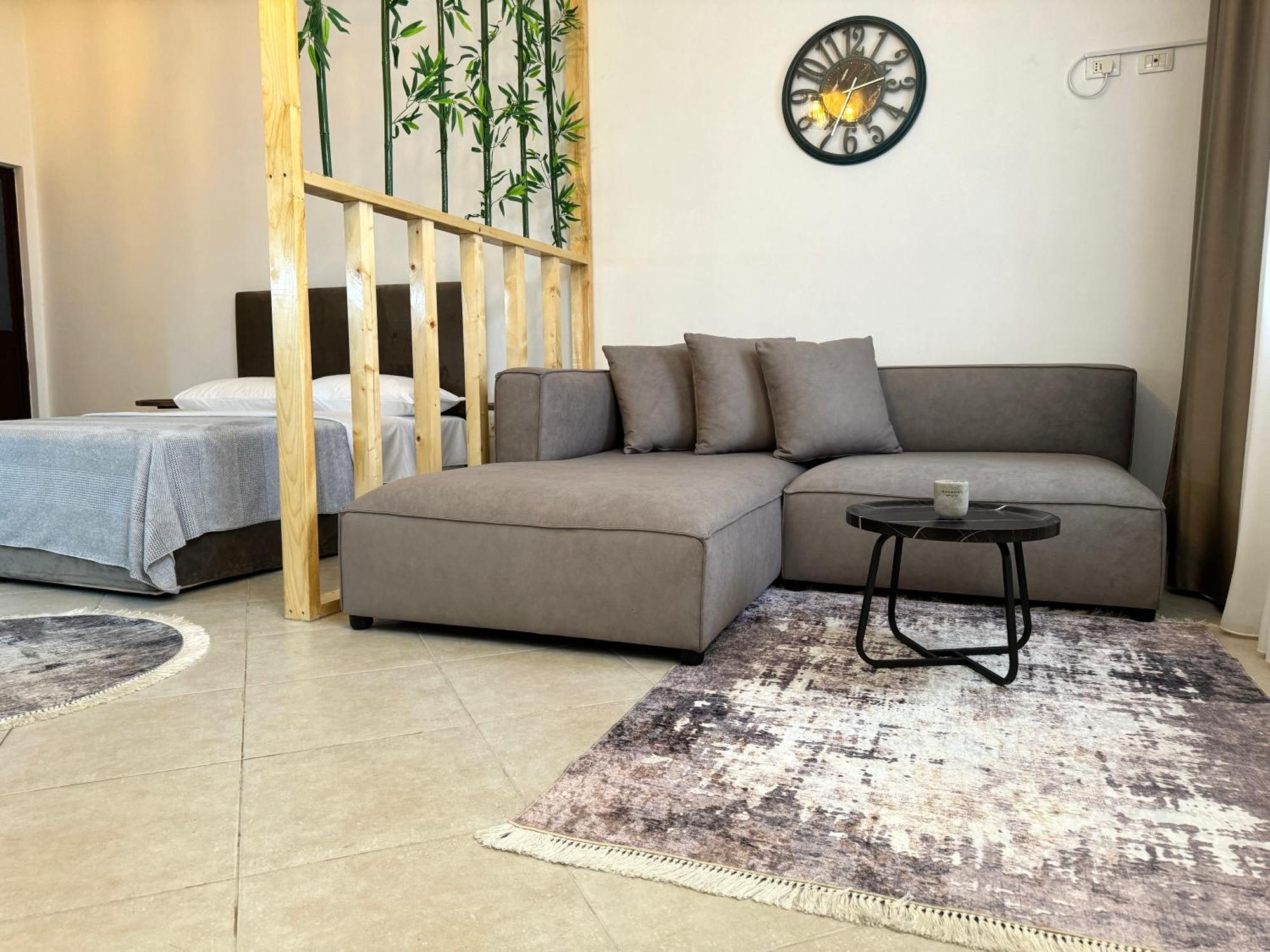 Luxury Apartments In City Center Дуррес Екстер'єр фото
