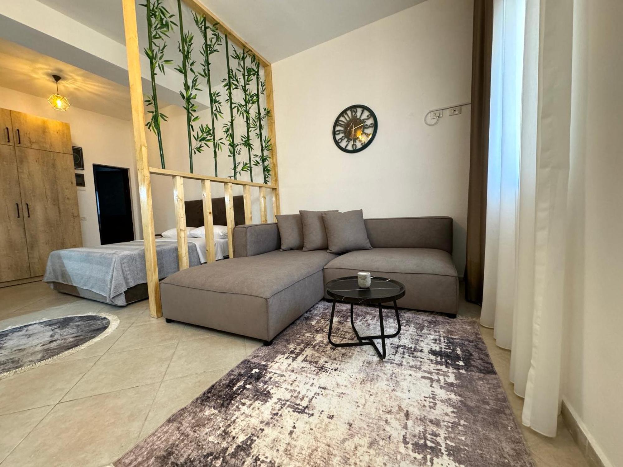 Luxury Apartments In City Center Дуррес Екстер'єр фото