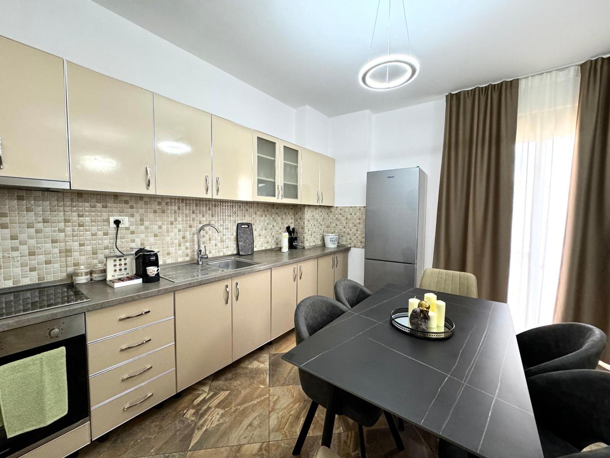 Luxury Apartments In City Center Дуррес Екстер'єр фото